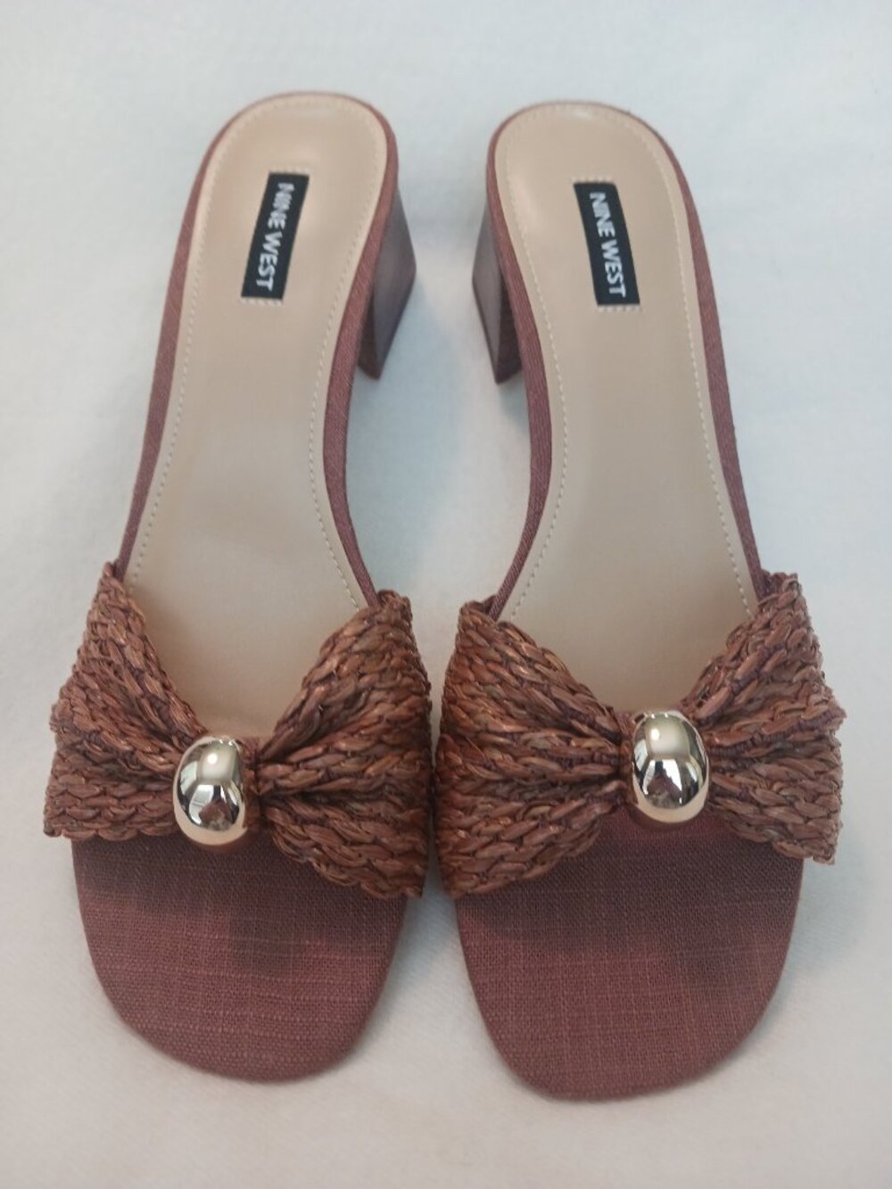 NWT In Box Gorgeous Nine West Gerry 2 Medium Brown Sandal With Gold Accent